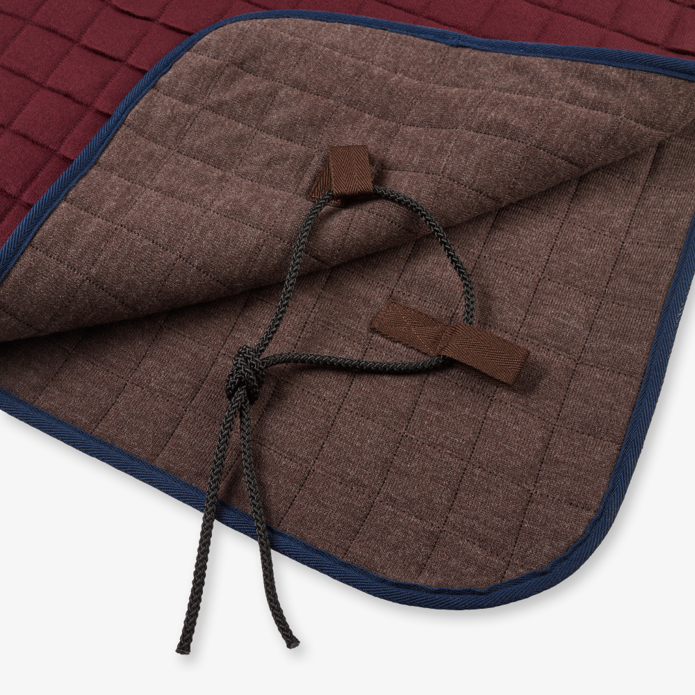 SHR - Standard Horse Rugs_Claret with Navy Trim_SHR-56-CLA_Detail - Back Tail Straps.webp