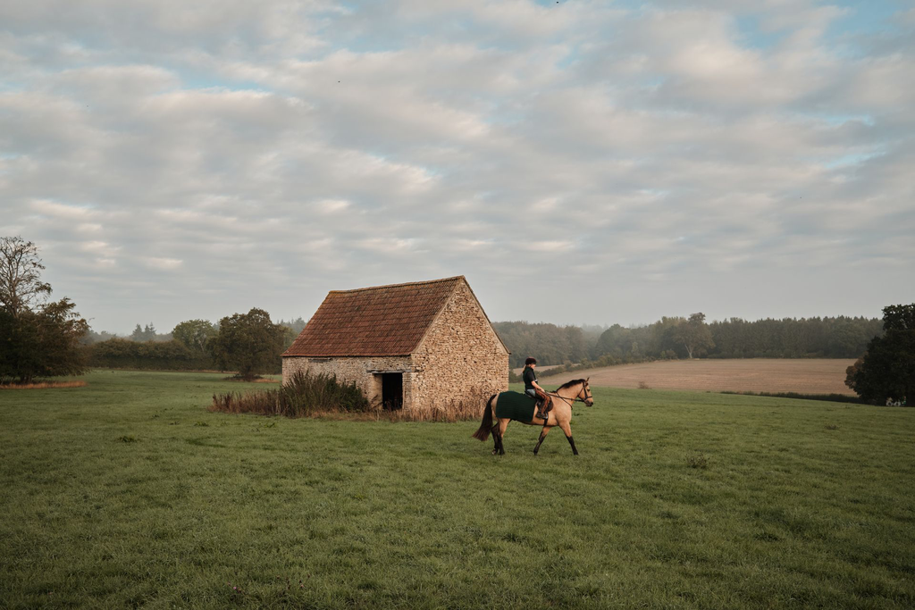 Quarter Rug Bottle Green - riding past stone barn (DSCF5362).webp